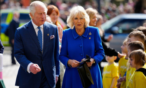 regele charles si regina consoarta camilla