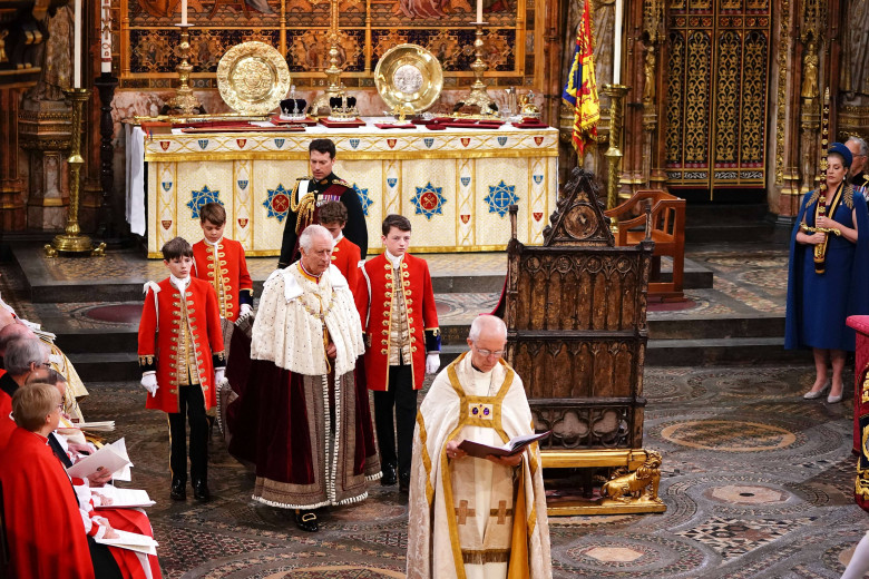 Regele Charles al III-lea, la începutul ceremoniei de încoronare/ Profimedia