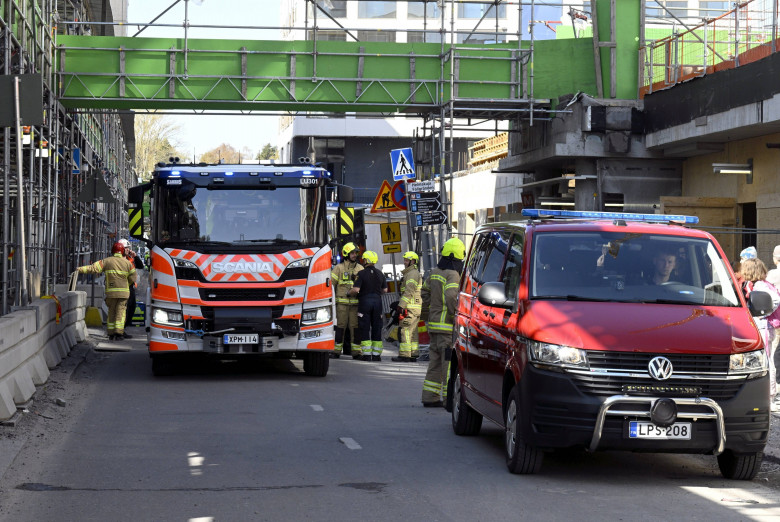 Around 27 people, a majority of them children, were injured on Thursday when a pedestrian bridge collapsed in the city o