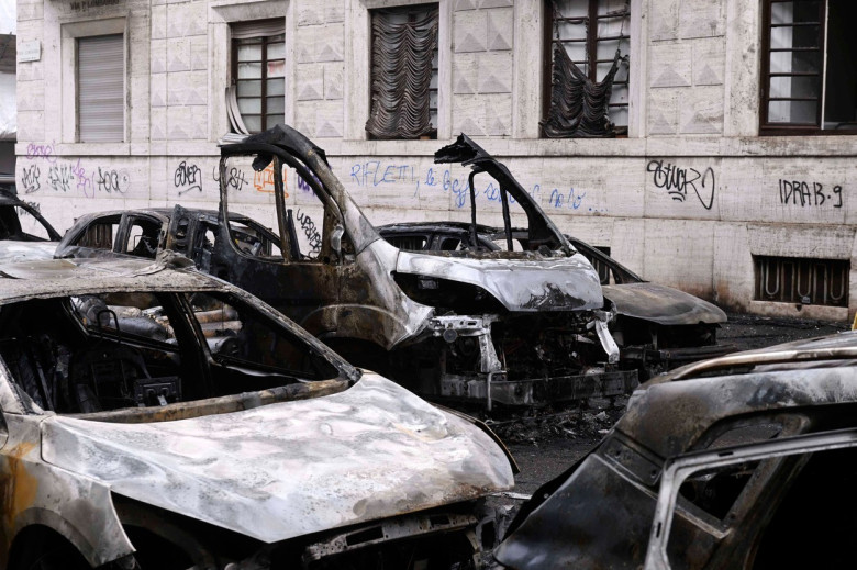 Italien, Explosion im Zentrum von Mailand Foto IPP/Paolo Bona Milano 11/05/2003 Incendio causato dallâ„˘esplosione di un c