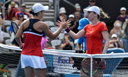 Sydney Olympic Park, Sydney, Australia. 9th Jan, 2019. Sydney International Tennis; Simona Halep of Romania congratulates Ashleigh Barty of Australia after Barty wins Credit: Action Plus Sports/Alamy Live News