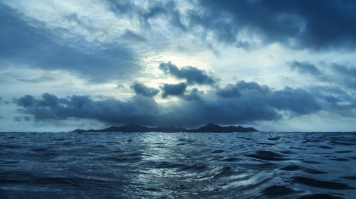 Un vas de pescuit chinezesc s-a răsturnat în Oceanul Indian/ Shutterstock
