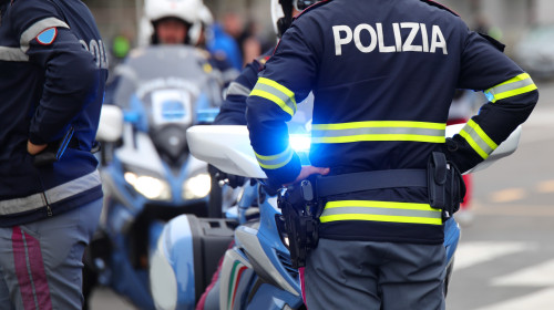 O polițistă a fost împușcată mortal de un coleg/ Shutterstock