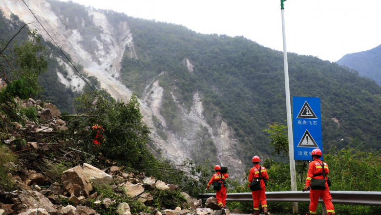 Paisprezece morţi şi cinci dispăruţi în urma unei alunecări de teren în China/ Profimedia