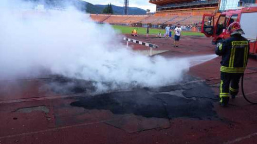 Incendiu în interiorul Stadionului „Ceahlăul” din Piatra Neamţ/ Facebook ISU Neamţ