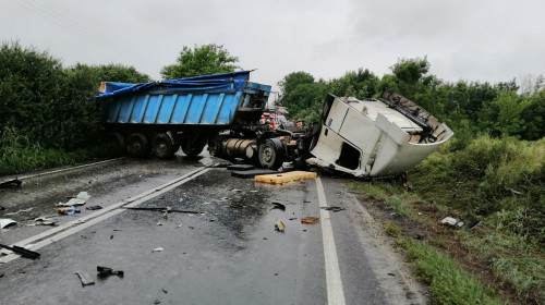 Accident cu două camioane în județul Arad2