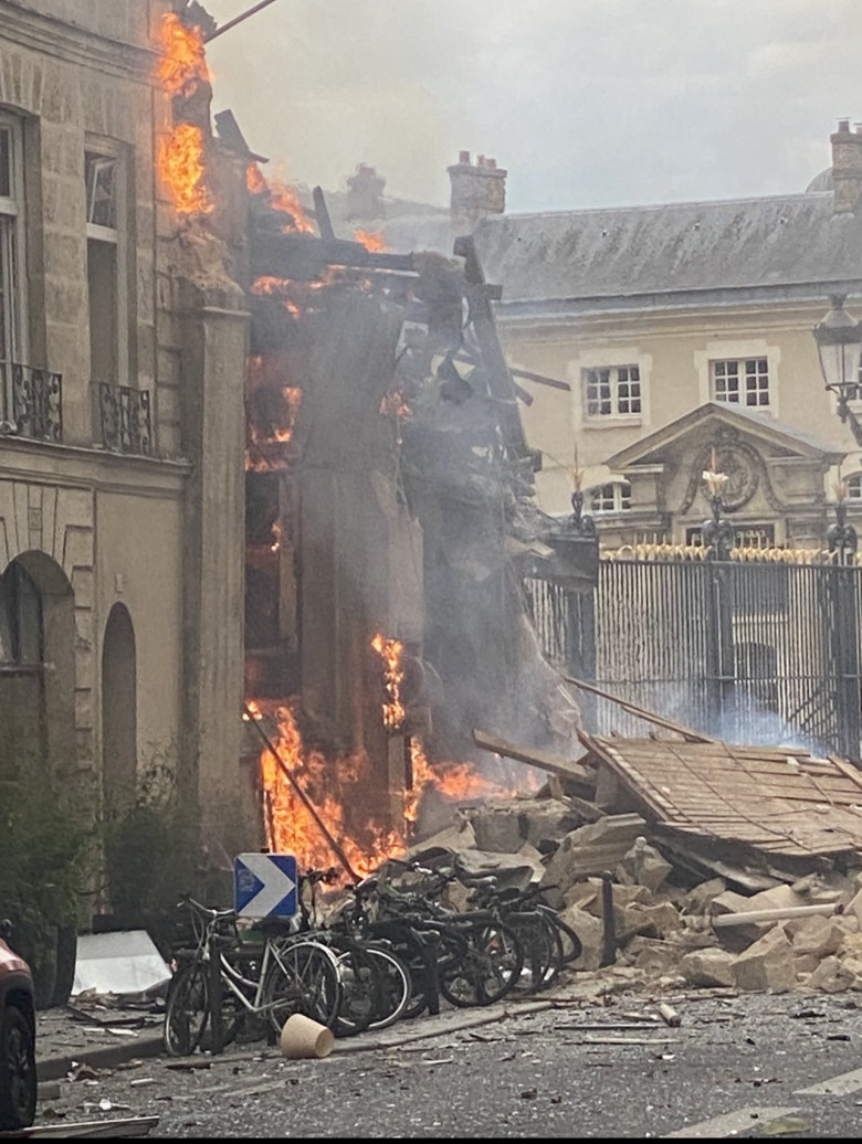 Explosion Rocks Paris: Several Buildings Catch Fire On Rue Saint-Jacques In Paris' Fifth Arrondissement - Four People Seriously Injured