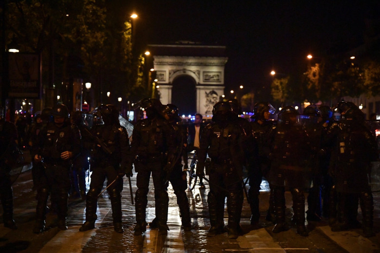 Riot actions in Paris