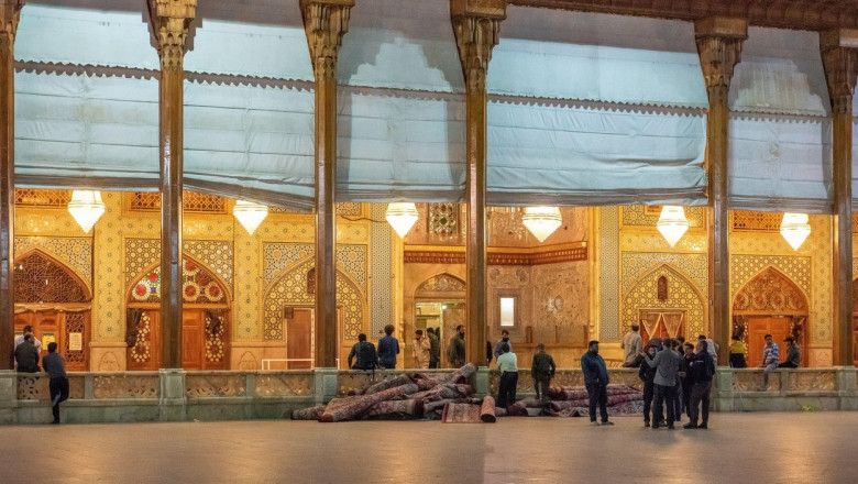 Doi bărbaţi din Iran au fost executaţi pentru atacul mortal de la sanctuarul din Shiraz/ Profimedia