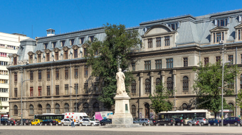 Bucharest,,Romania,-,August,17,,2021:,University,Square,At,Downtown
