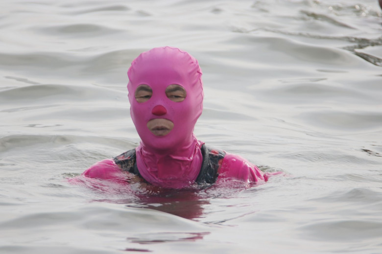 Facekini popular among female beach lovers in east China