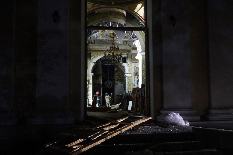 Un mort şi 18 răniţi într-un nou atac al Rusiei la Odesa în care a fost lovită inclusiv catedrala din oraş (1)