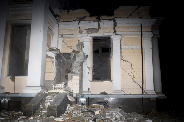 Un mort şi 18 răniţi într-un nou atac al Rusiei la Odesa în care a fost lovită inclusiv catedrala din oraş (2)