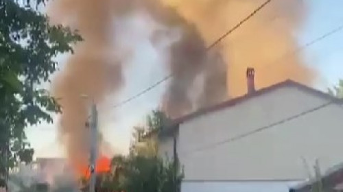 Incendiu la un garaj din Iași/ Captură video