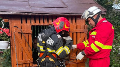 A fost salvată după ce a căzut în fântână