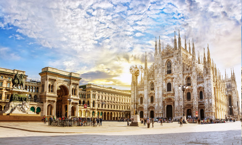 Cathedral,Duomo,Di,Milano,And,Vittorio,Emanuele,Gallery,In,Square