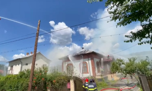 incendiu acoperis casa