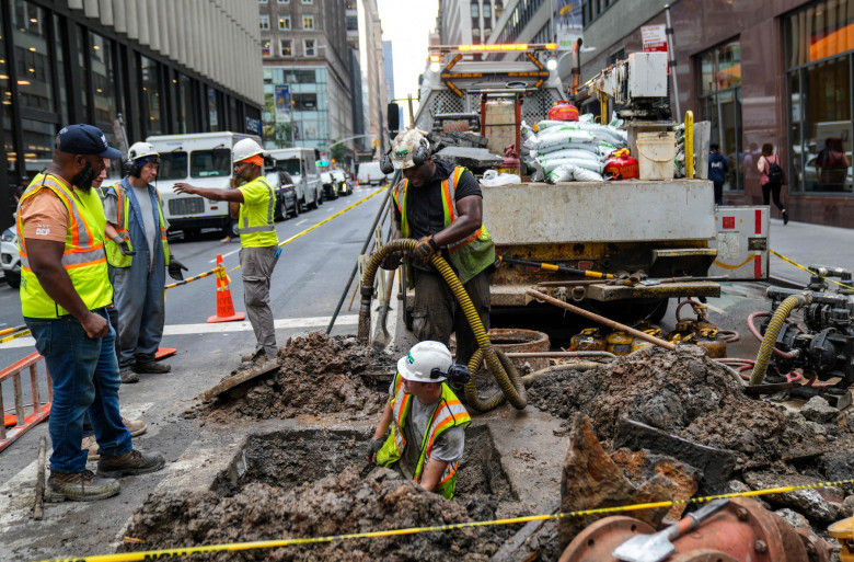 127-year-old water main breaks under Times Square