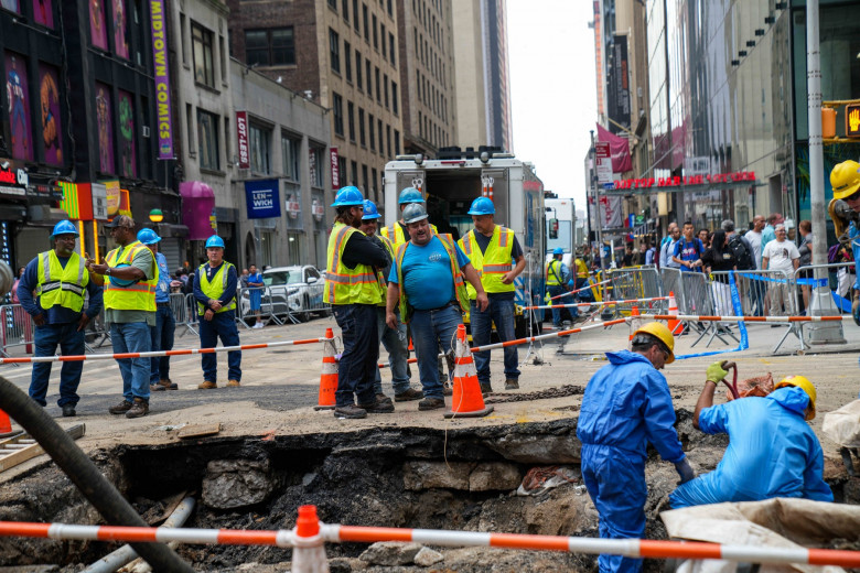 127-year-old water main breaks under Times Square