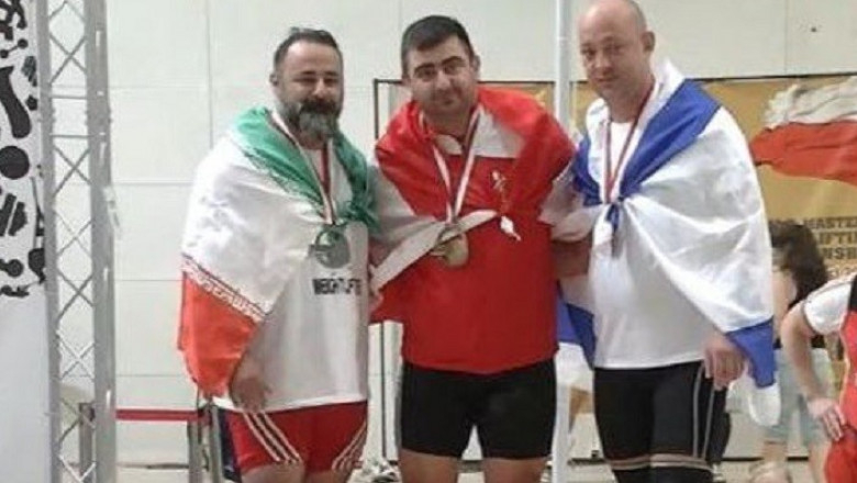 Pedeapsa drastică primită de un halterofil iranian care a dat mâna cu un sportiv israelian/ Twitter