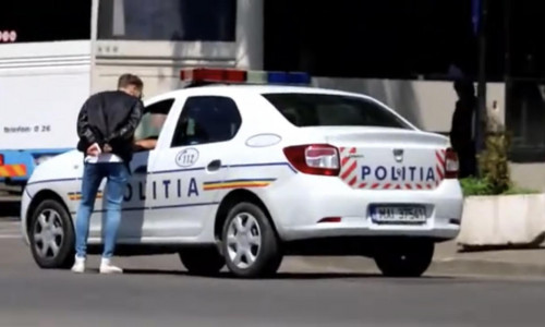 Un cunoscut vlogger a fost prins în timp ce încerca să mituiască polițiștii/ Captură video Youtube