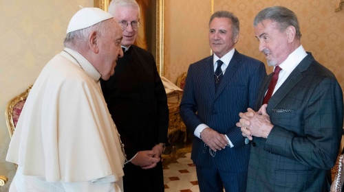 Papa Francisc, alături de Sylvester Stallone și familia acestuia, la Vatican