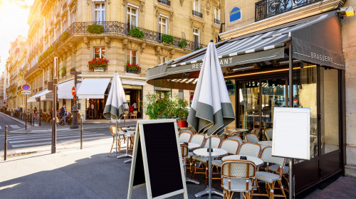 Restaurant din Franța/ Shutterstock