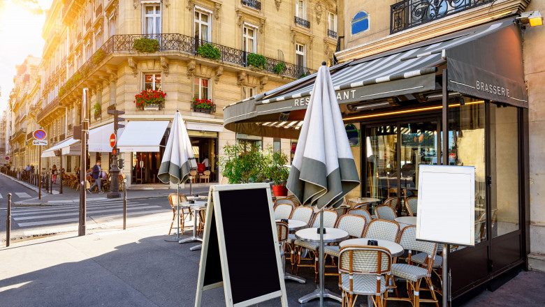 Restaurant din Franța/ Shutterstock