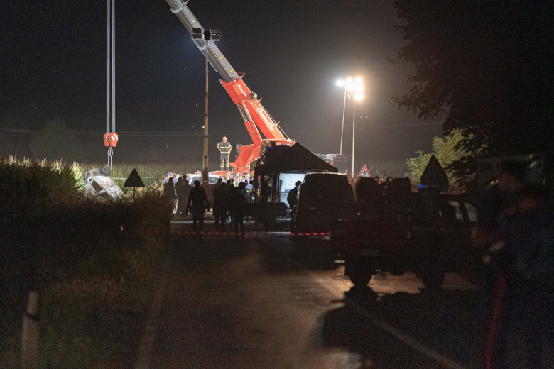 O fetiţă de cinci ani a murit după ce un avion militar a căzut la Torino, în Italia