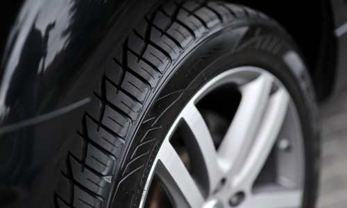 Car,Wheel,On,A,Car,-,Closeup
