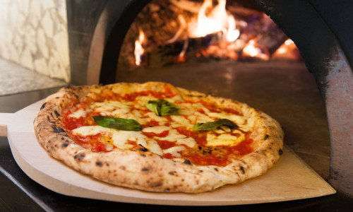Pizza/ Shutterstock