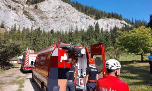 Un bărbat a fost lovit de o piatră, într-o zonă greu accesibilă din Cheile Bicazului/ Foto: ISU Neamț