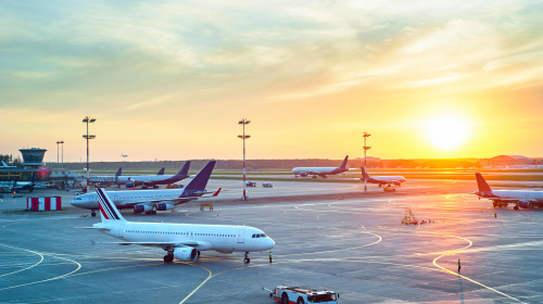 Aeroport/ Shutterstock