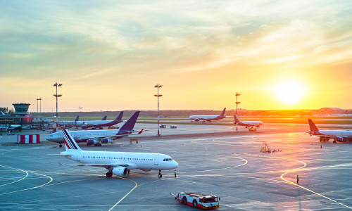 Aeroport/ Shutterstock
