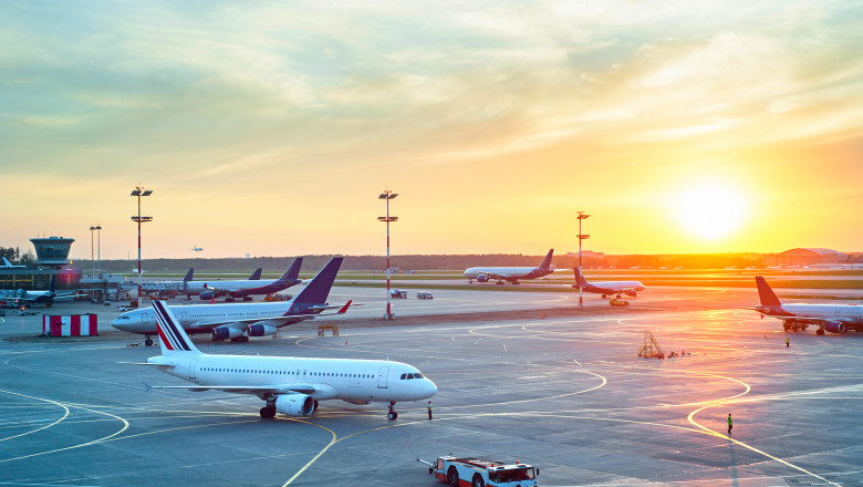 Aeroport/ Shutterstock