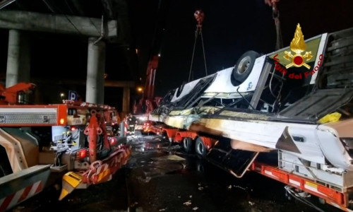 Rimosso il pullman a Mestre, 21 morti e 15 feriti