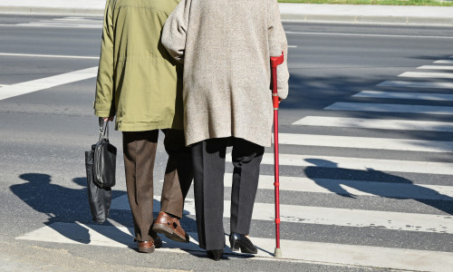 Old,Couple,Walks,On,The,Pedestrian,Crossing
