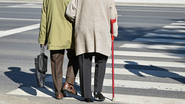 Old,Couple,Walks,On,The,Pedestrian,Crossing
