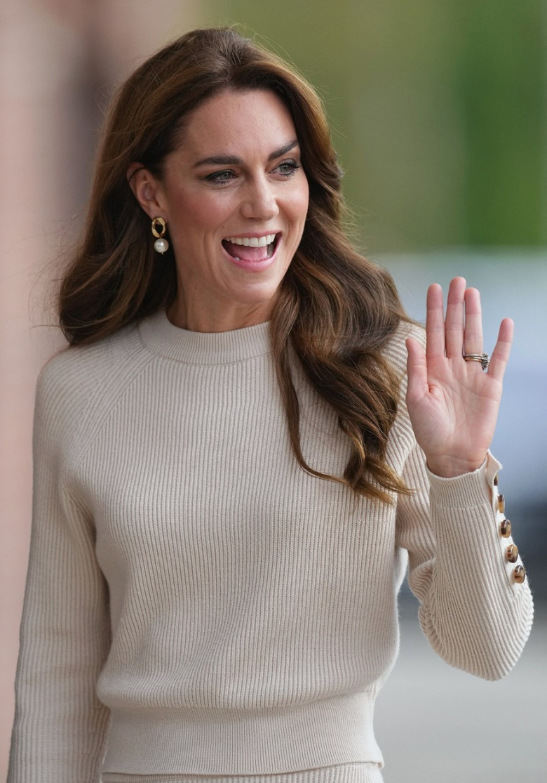Kate Middleton, lecție de stil într-un costum tricotat la Piatra Neamț / Profimedia Images