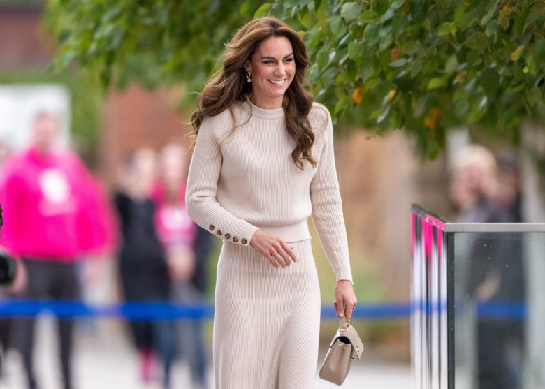 Kate Middleton, lecție de stil într-un costum tricotat la Piatra Neamț / Profimedia Images