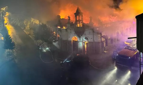 Incendiu devastator în orașul Huși/ Captură video