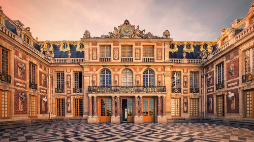 September,2018,-,Versailles,,France,-,Versailles,Palace,Facade,Near