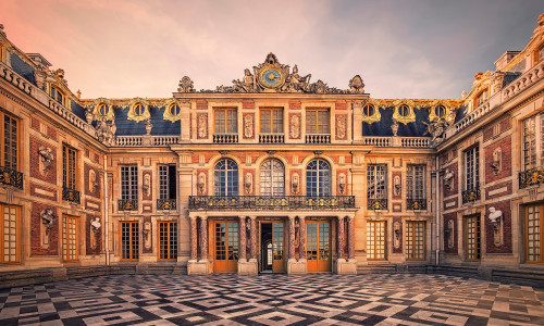 September,2018,-,Versailles,,France,-,Versailles,Palace,Facade,Near