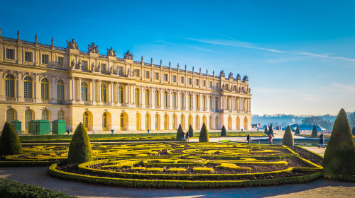 Famous,Palace,Versailles,With,Beautiful,Gardens,Outdoors,Near,Paris,,France.