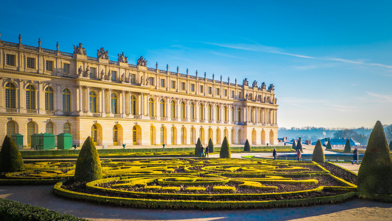 Famous,Palace,Versailles,With,Beautiful,Gardens,Outdoors,Near,Paris,,France.