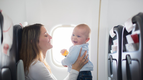 Prima companie aeriană europeană care introduce „zone fără copii”/ Shutterstock