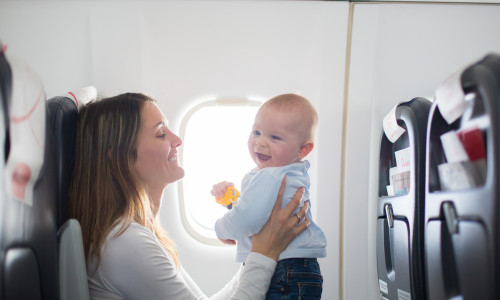Prima companie aeriană europeană care introduce „zone fără copii”/ Shutterstock
