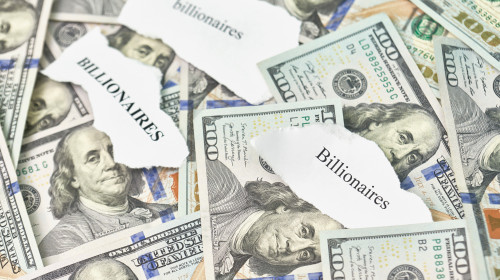 Billionaires,Income,Tax.,Pile,Of,Us,Dollar,Banknotes,And,Pieces