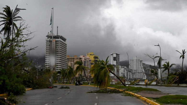 Faimoasa staţiune Acapulco a suferit distrugeri masive