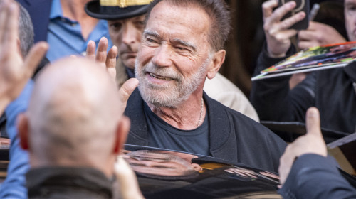 Arnold Schwarzenegger Causes Chaos As He Leaves His London Hotel *NO UK*